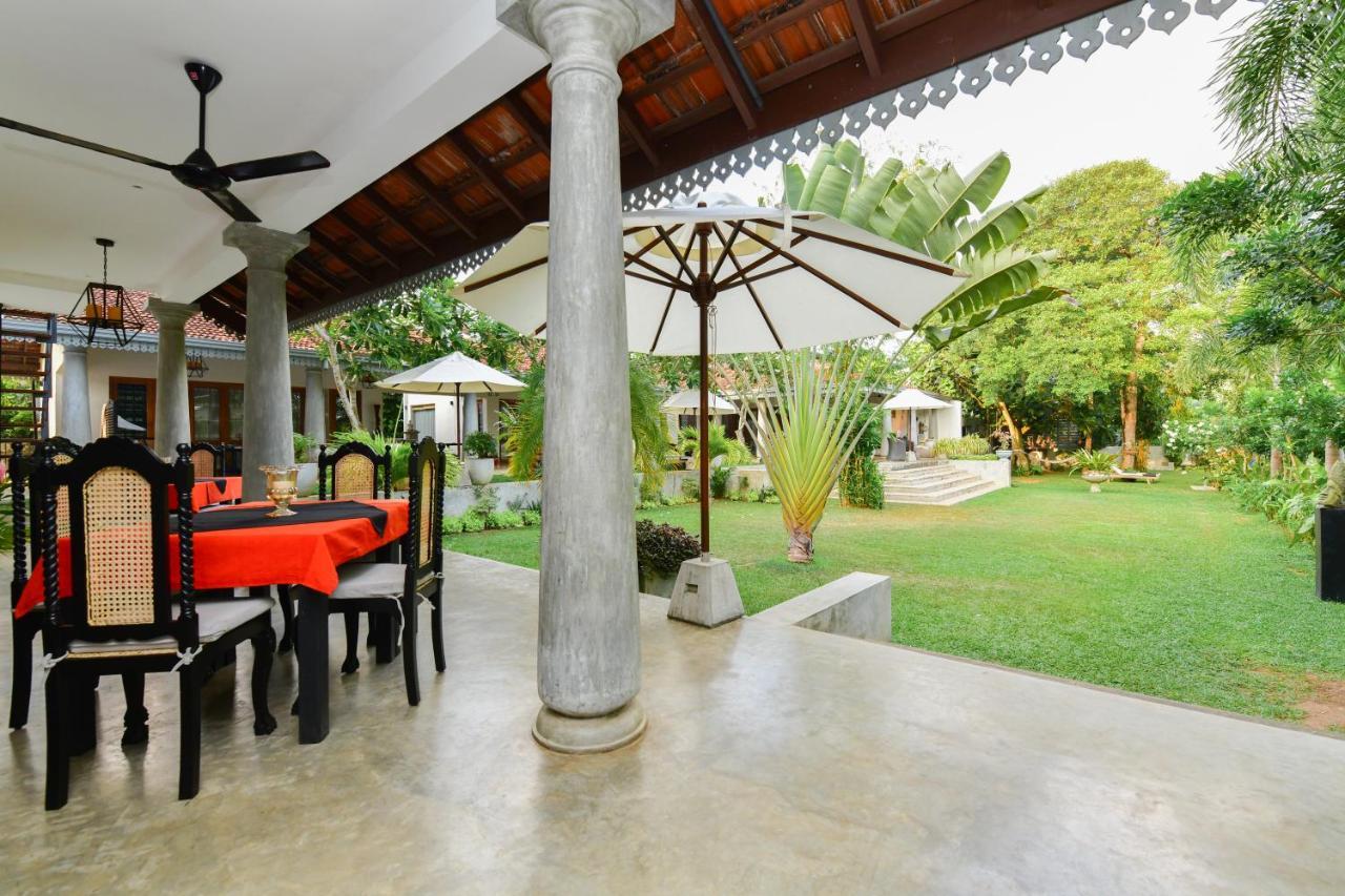 Tropical House - Jungleside Villa Хиккадува Экстерьер фото