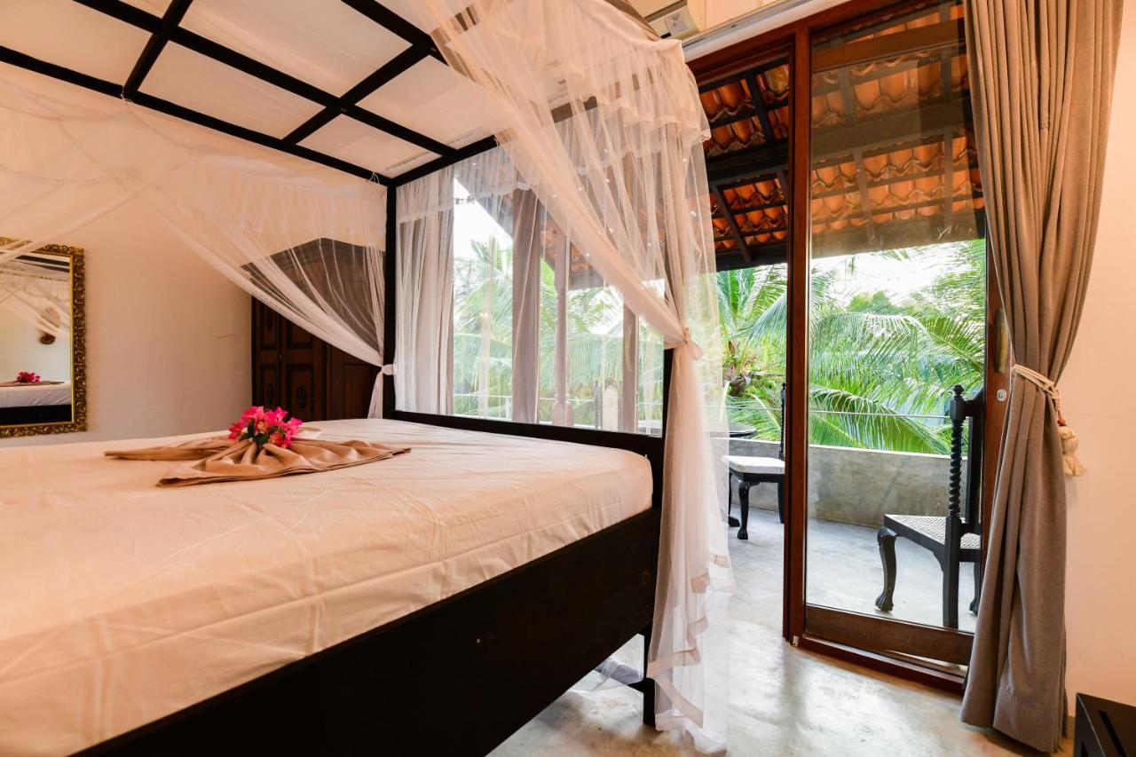 Tropical House - Jungleside Villa Хиккадува Экстерьер фото