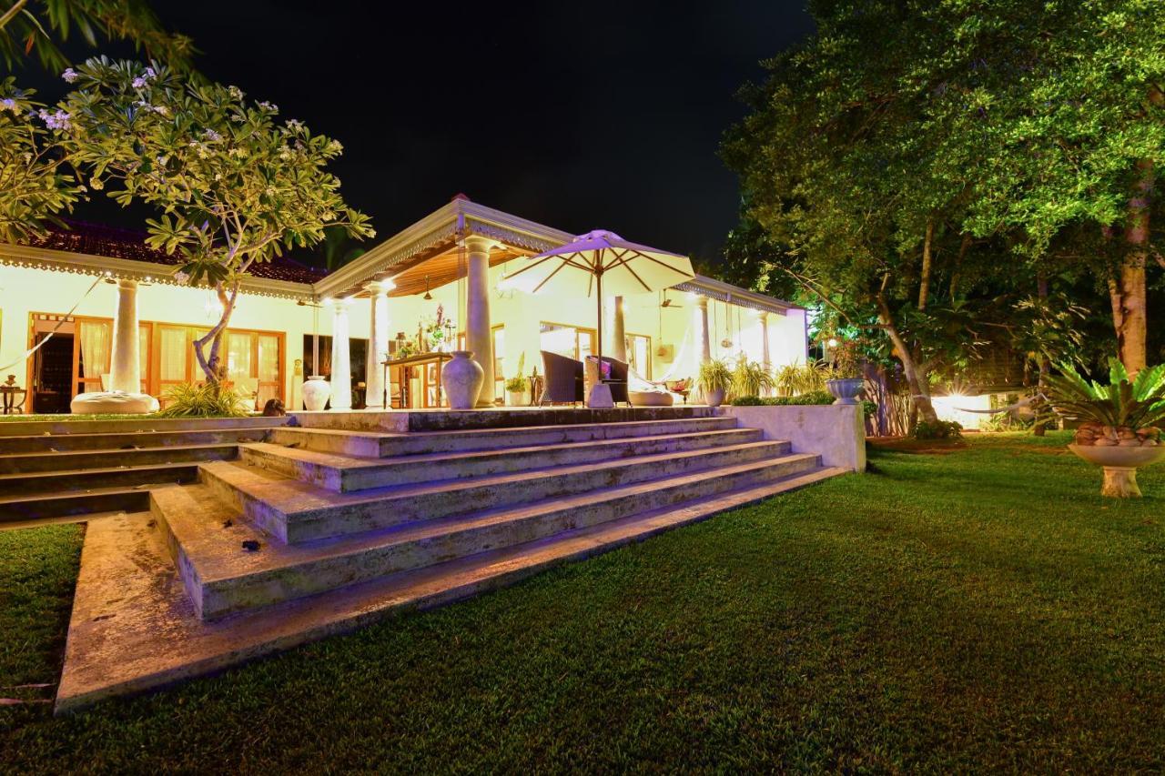 Tropical House - Jungleside Villa Хиккадува Экстерьер фото