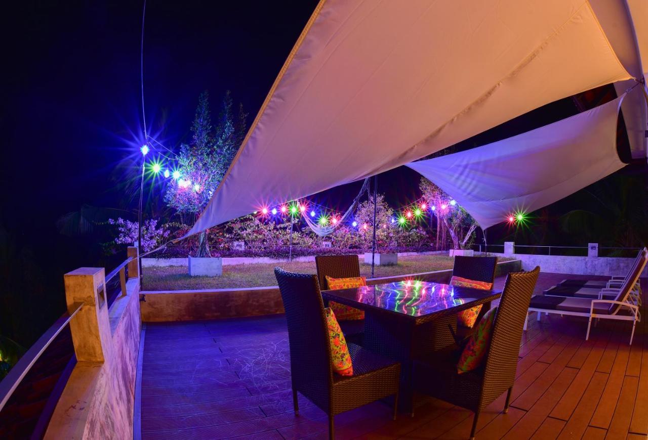 Tropical House - Jungleside Villa Хиккадува Экстерьер фото