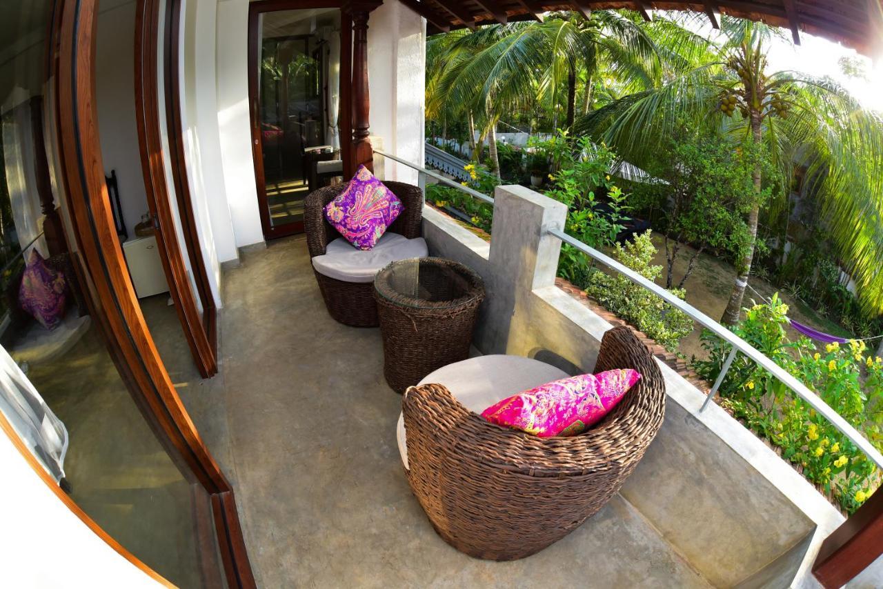 Tropical House - Jungleside Villa Хиккадува Экстерьер фото