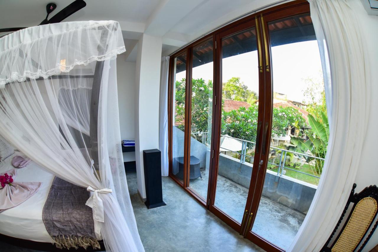 Tropical House - Jungleside Villa Хиккадува Экстерьер фото