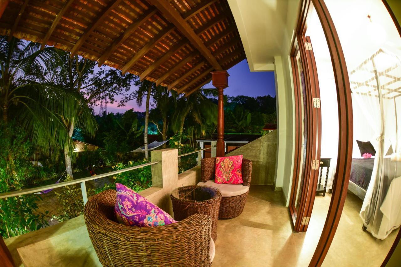 Tropical House - Jungleside Villa Хиккадува Экстерьер фото