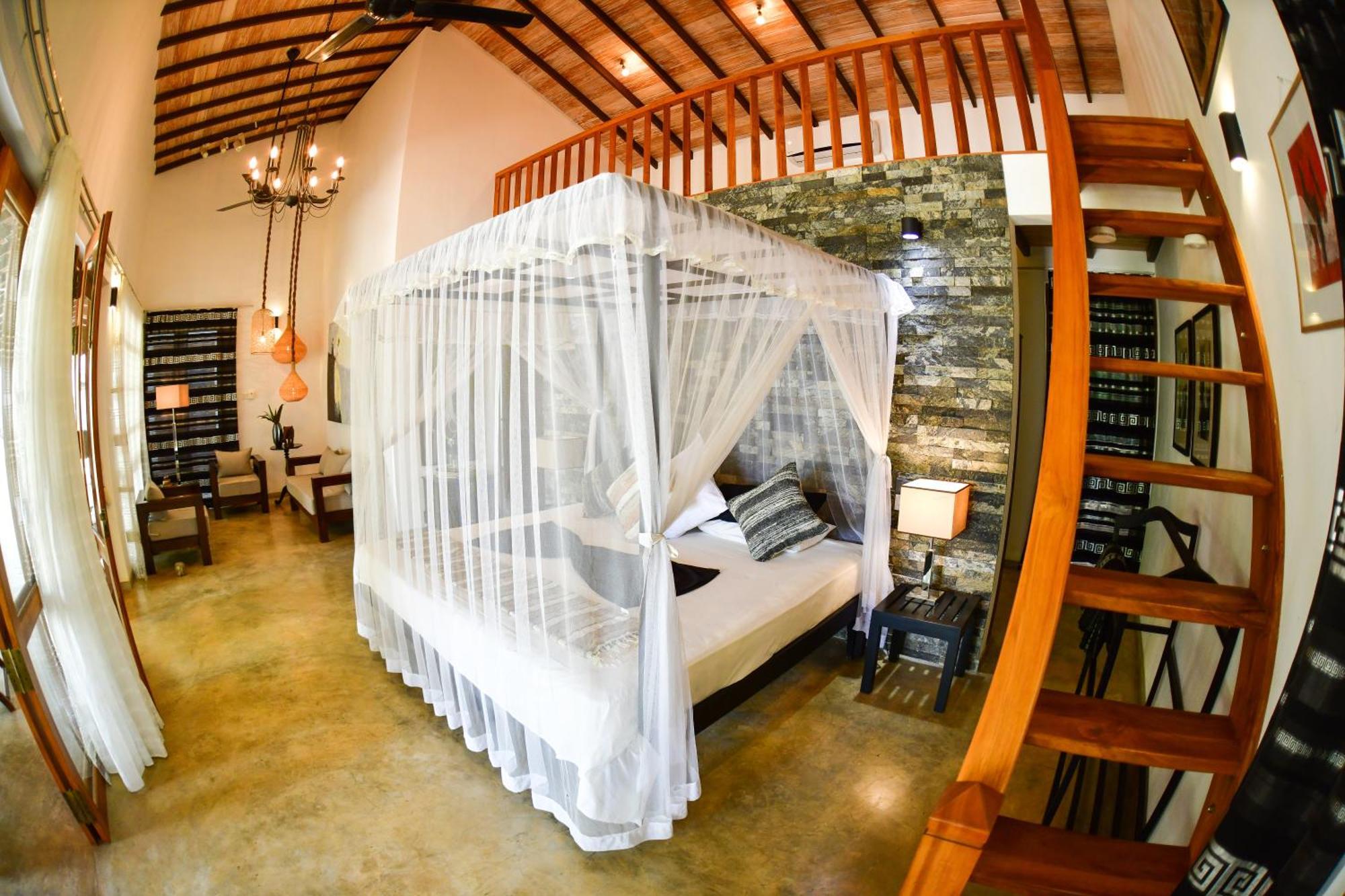 Tropical House - Jungleside Villa Хиккадува Номер фото
